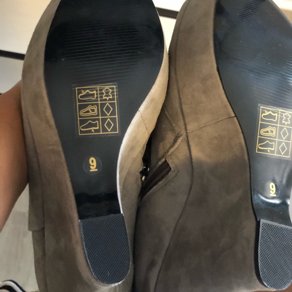 Bebe grey suede booties - Picture 3 of 3